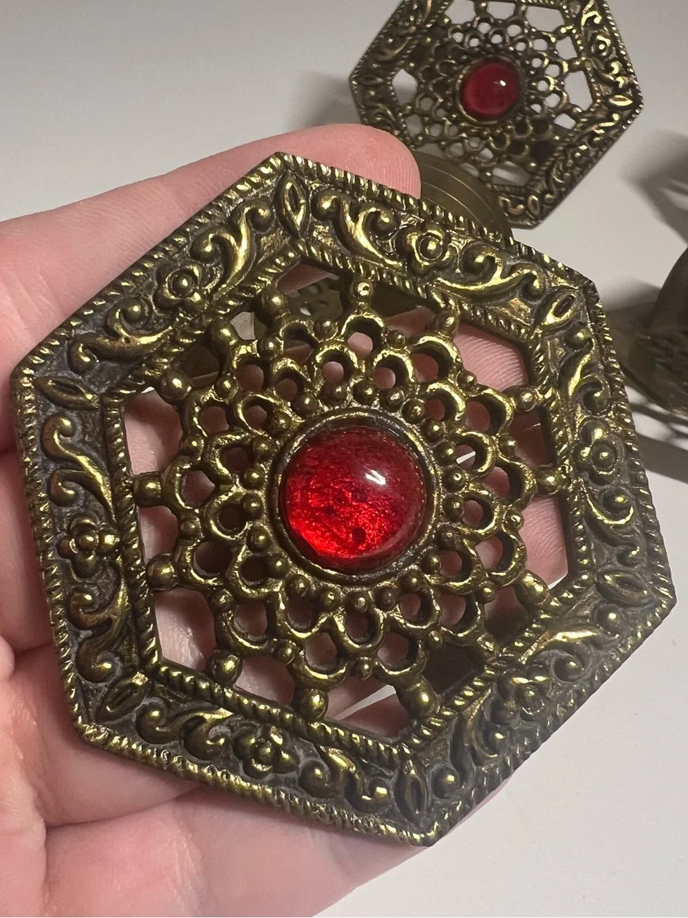 Red and Brass Ton Set of four Ring Napkin Holders Hexagon Jeweled, 7 Set